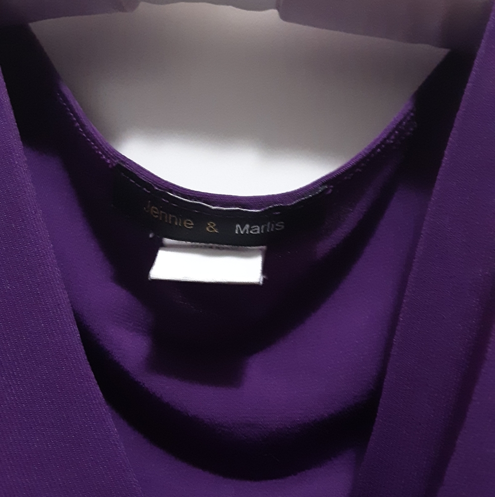 Sleeveless Blouse - Picture 4 of 4